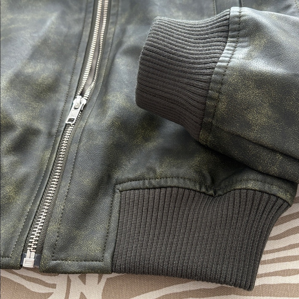 PRETTY LITTLE THING faux leather bomber jacket - Picture 6 of 9